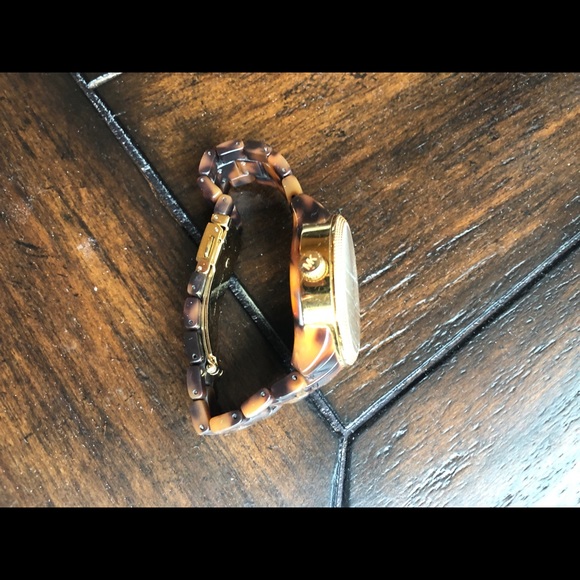 Tortoise Michael Kors 5038 Chronograph Watch - Picture 5 of 8